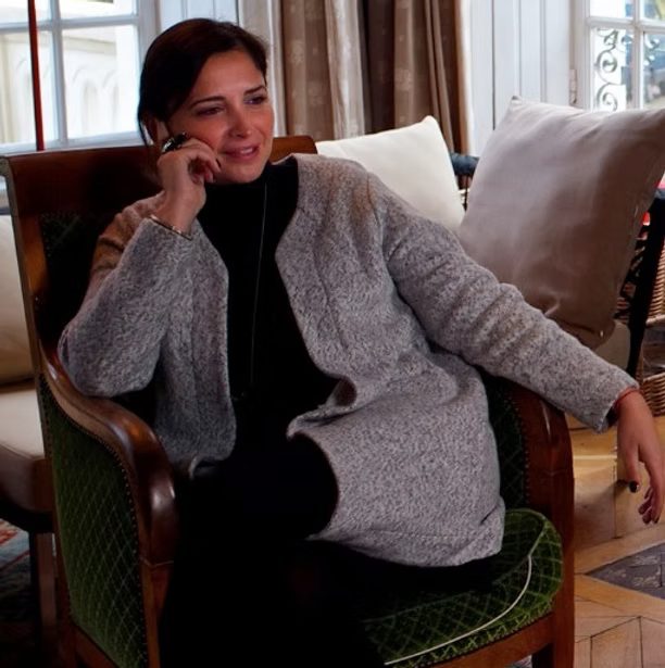 Carinne Leibovici, psychologue clinicienne, souriante dans un fauteuil